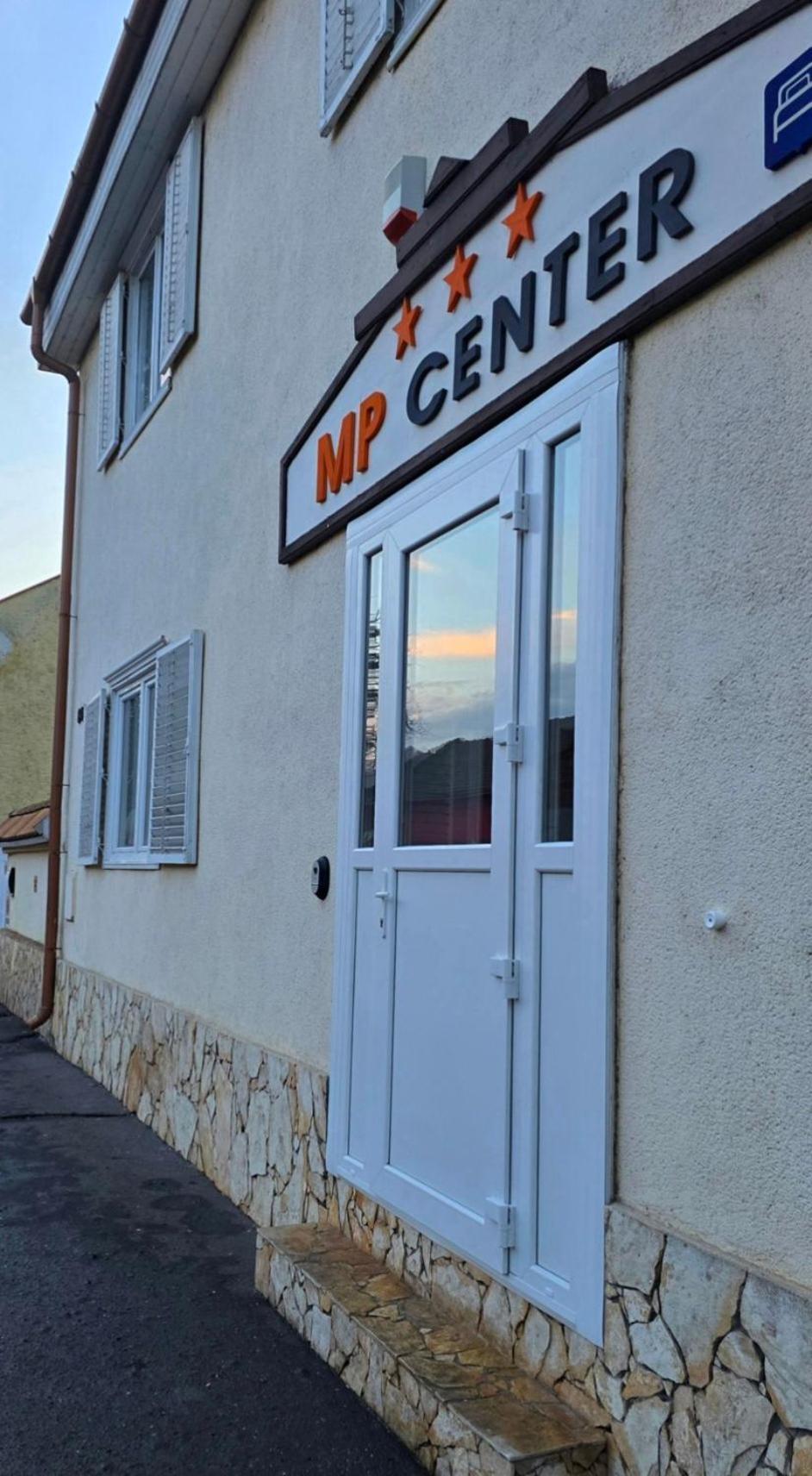 מישקולץ Mp Center Maganszallas מראה חיצוני תמונה